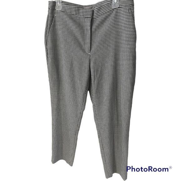 H&M Pants - A great pair of H & M pants that never go out of style in a size 10’